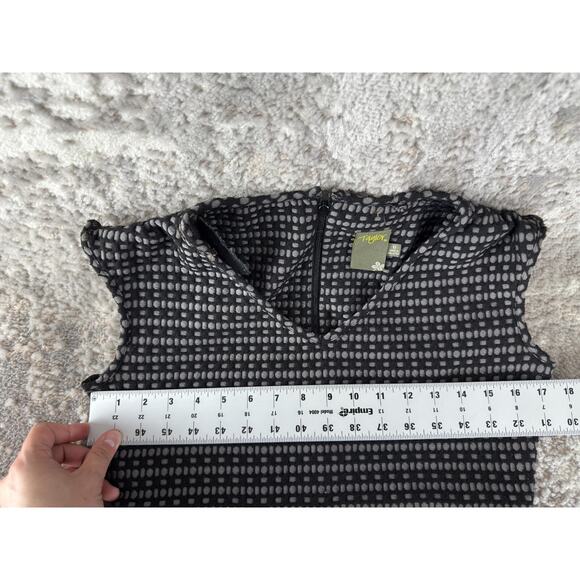 Taylor Sz S Geometric Knee Length Fit Flared Dress Black Gray Sleeveless V Neck - Picture 4 of 9